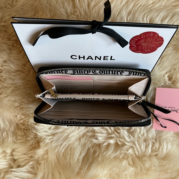 JUICY COUTURE WALLET/CLUTCH - Picture 9 of 10